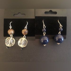 2 pairs of Earrings
